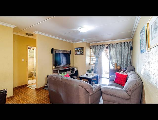 3 BEDROOM TOWNHOUSE FOR SALE IN MULBARTON